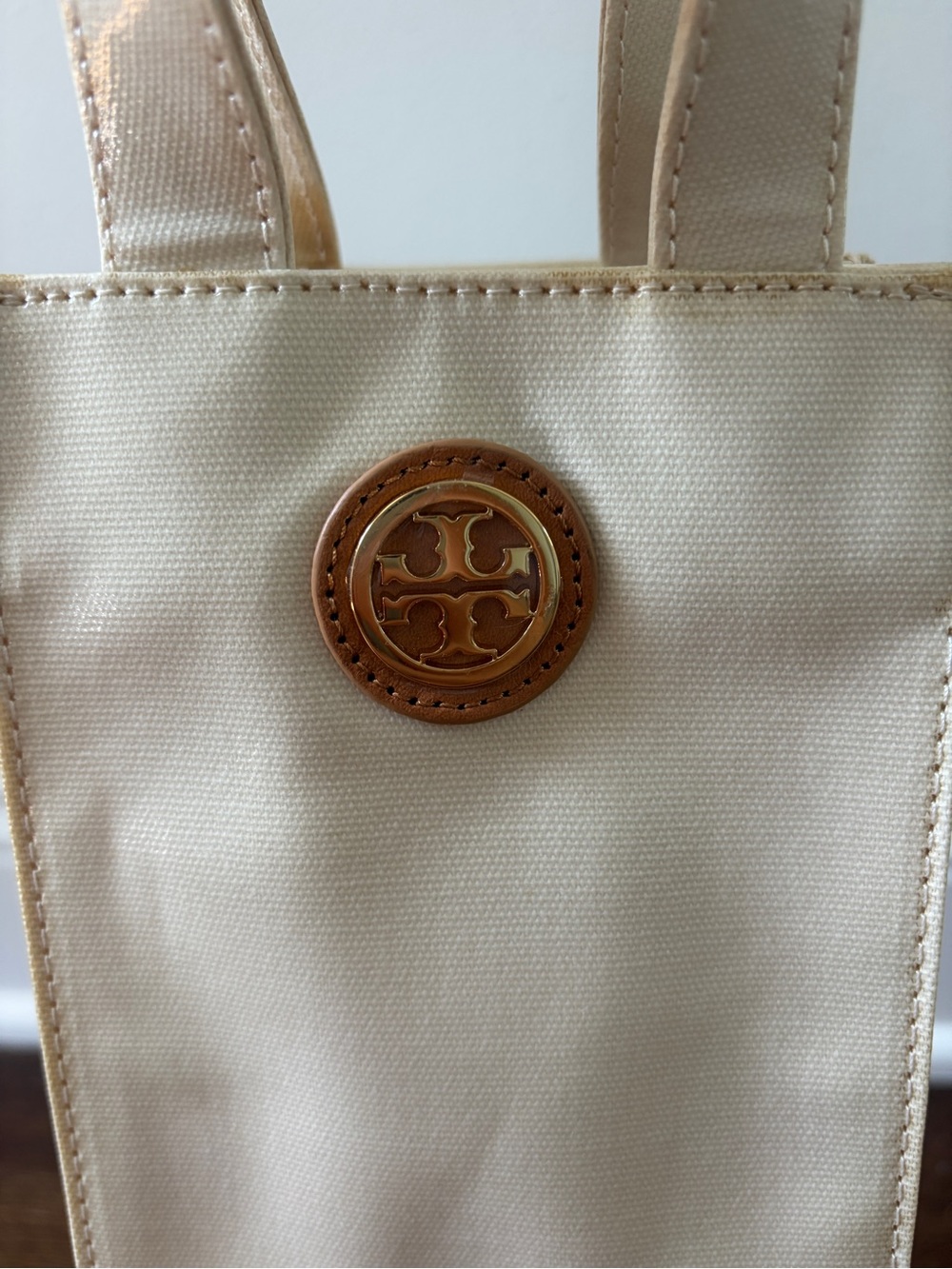 Tory Burch Two-Tone Cream and Orange Slim wine Tote with gold accents - Picture 6 of 7